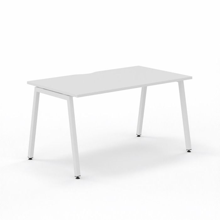 NIOD Nova A 4 Leg Bench desk 1400mm x 800mm